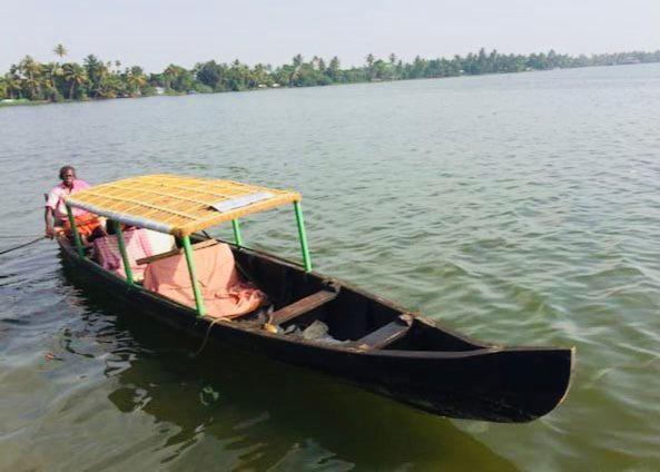 Abru'S Holidays Alappuzha Esterno foto